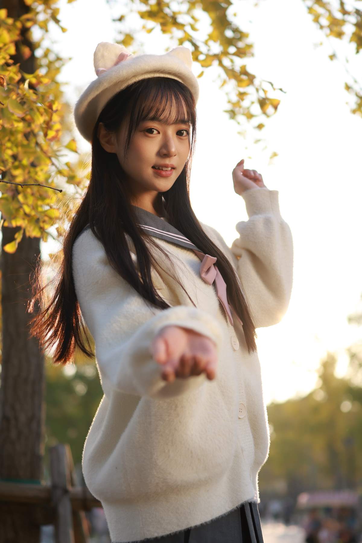 [YITUYU艺图语]2025.11.28 今天是被落叶揉软的少女 小亿 YITUYU艺图语-第1张
