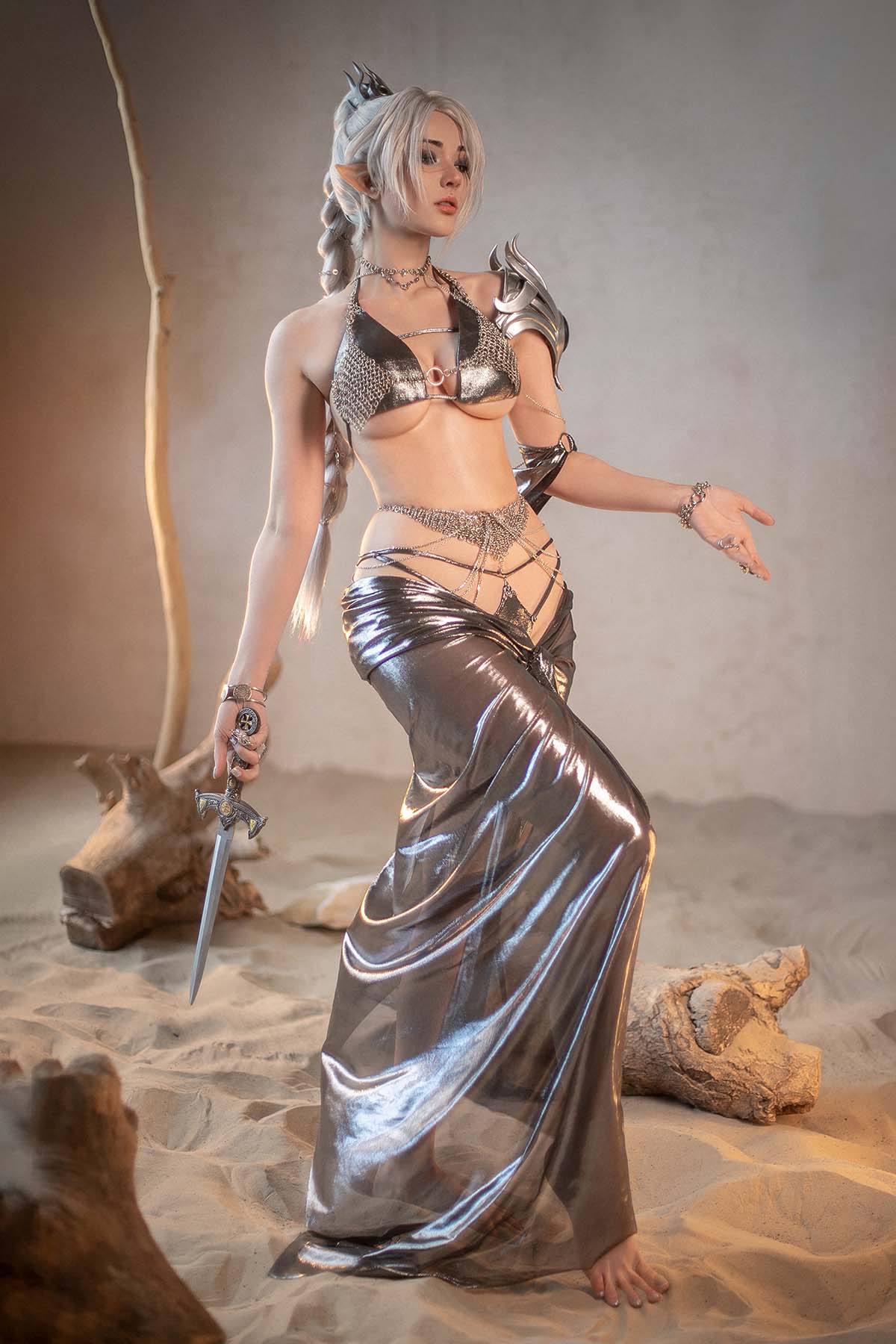 Sai Westwood (Misaki Sai) – Shadowheart (Silver Lingerie) Cosplay-第1张