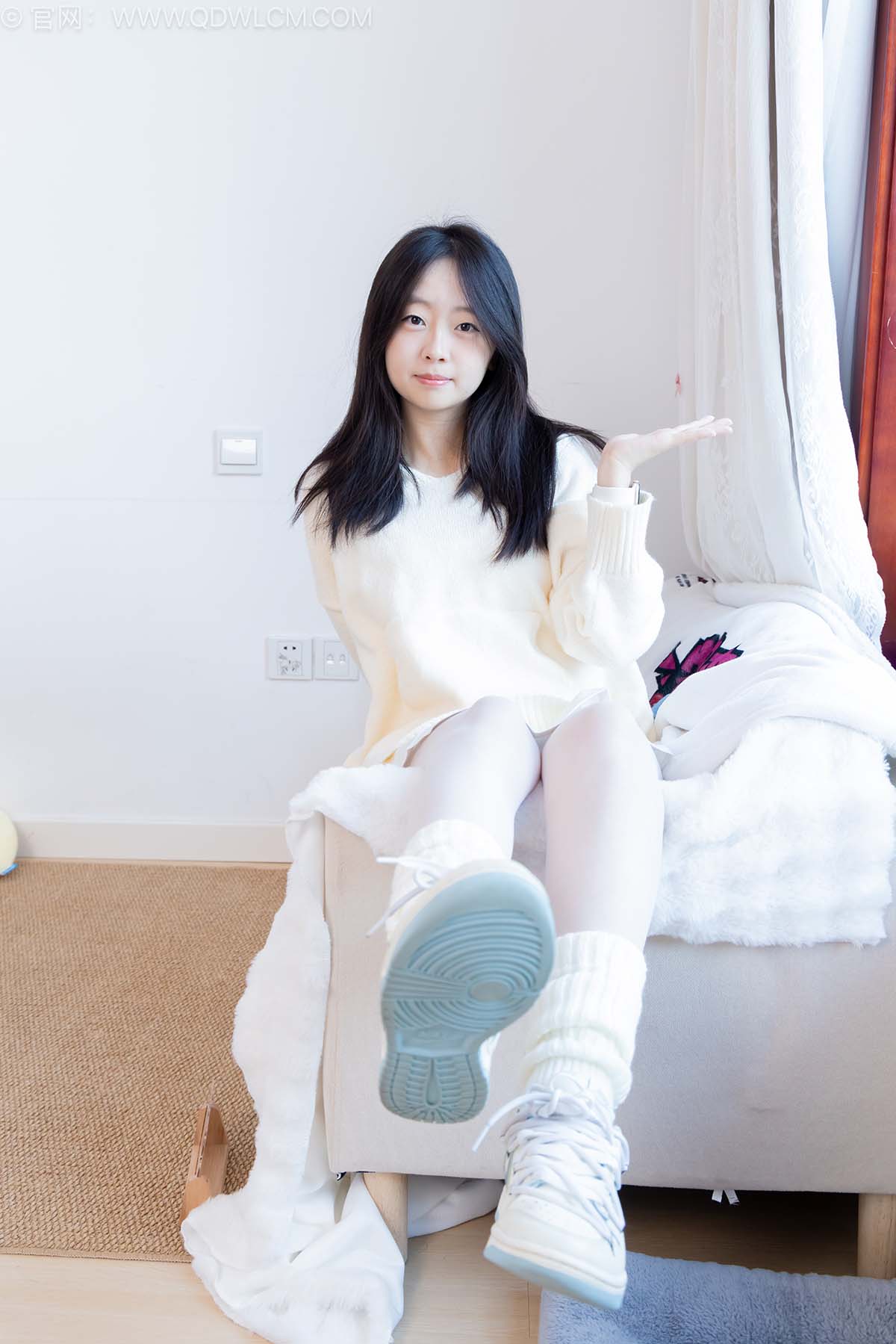 物恋传媒 NO.2683 萌萌-板鞋、堆堆袜套、纯白棉袜、薄白丝 WLCM物恋传媒-第1张