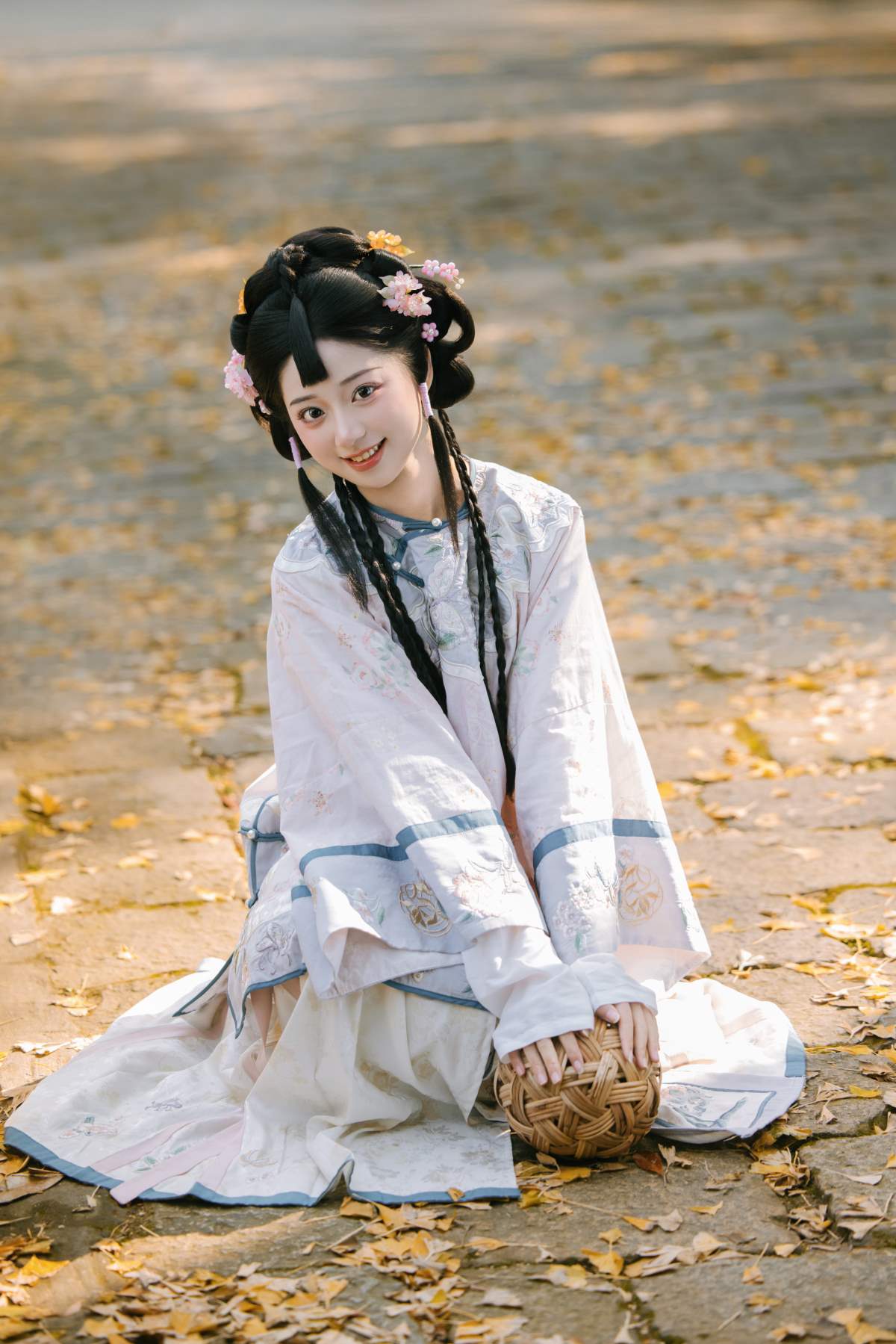 [YITUYU艺图语]2025.12.04 在这个叶子如雪落的季节 Yimi YITUYU艺图语-第1张