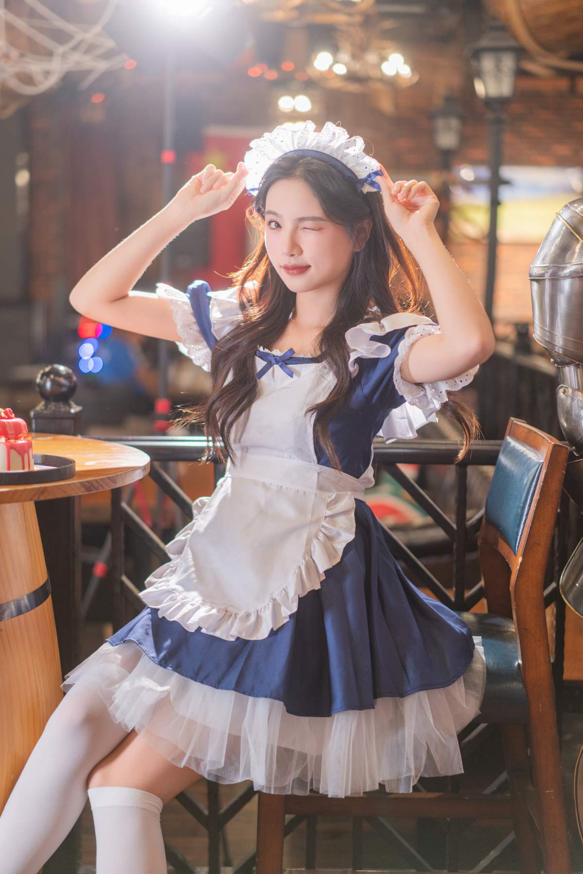 [YITUYU艺图语]2025.12.11 酒馆里的蓝白甜风“服务生” 小张 YITUYU艺图语-第1张