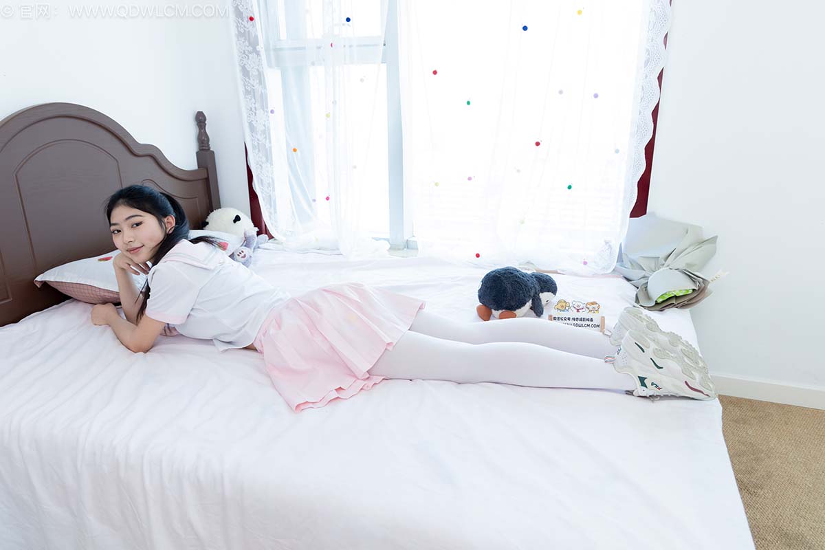 物恋传媒 NO.2691 包包-运动鞋、厚白丝、jk制服 WLCM物恋传媒-第2张