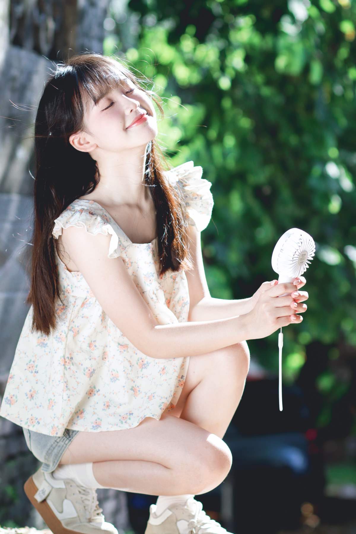 [YITUYU艺图语]2025.12.21 被光偏爱的少女 西洋西洋菜 YITUYU艺图语-第1张
