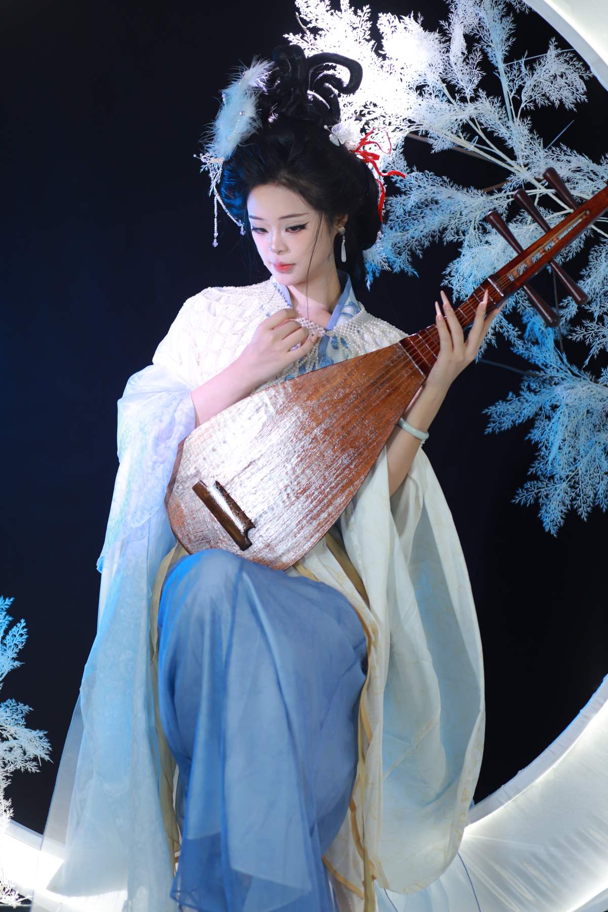 [YITUYU艺图语]2026.01.06 清冷感汉服 YITUYU艺图语-第1张