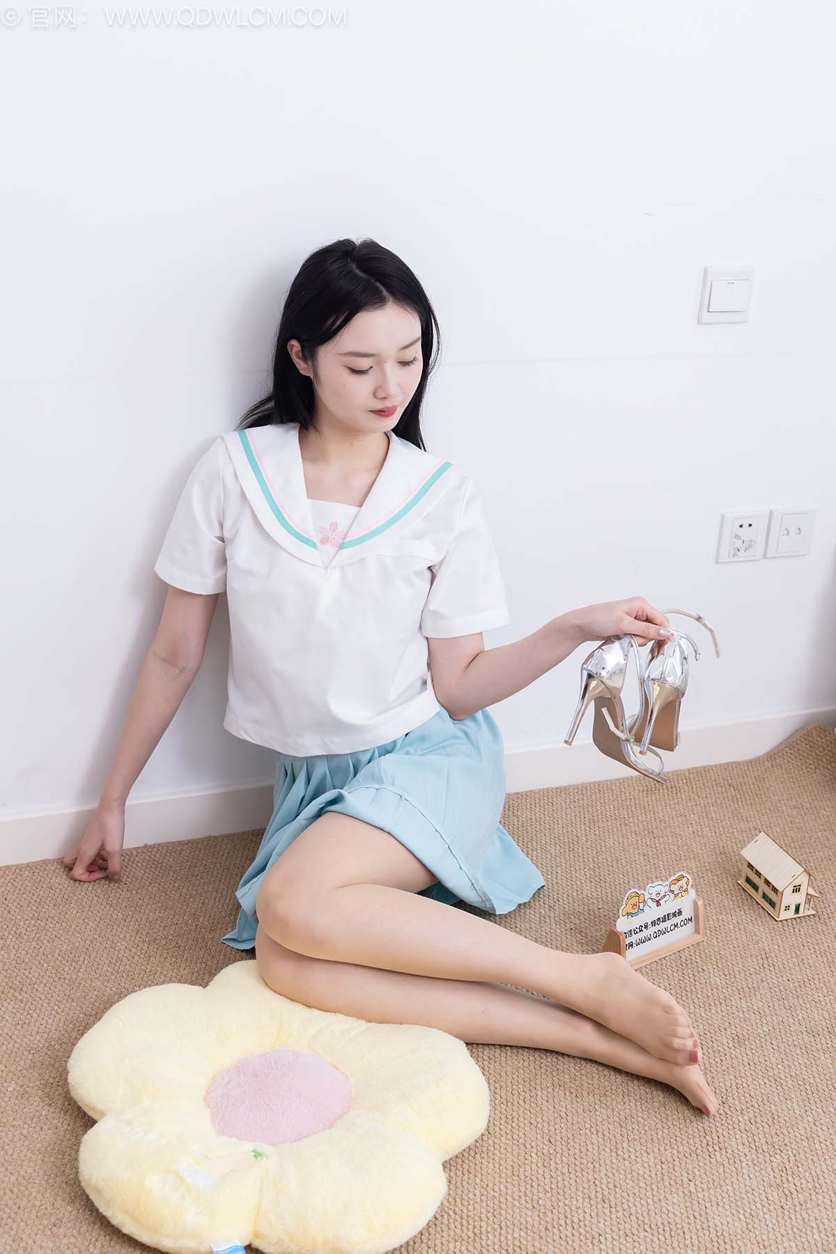 物恋传媒 NO.2729 橙子-高跟凉鞋、薄肉丝、jk制服 WLCM物恋传媒-第2张