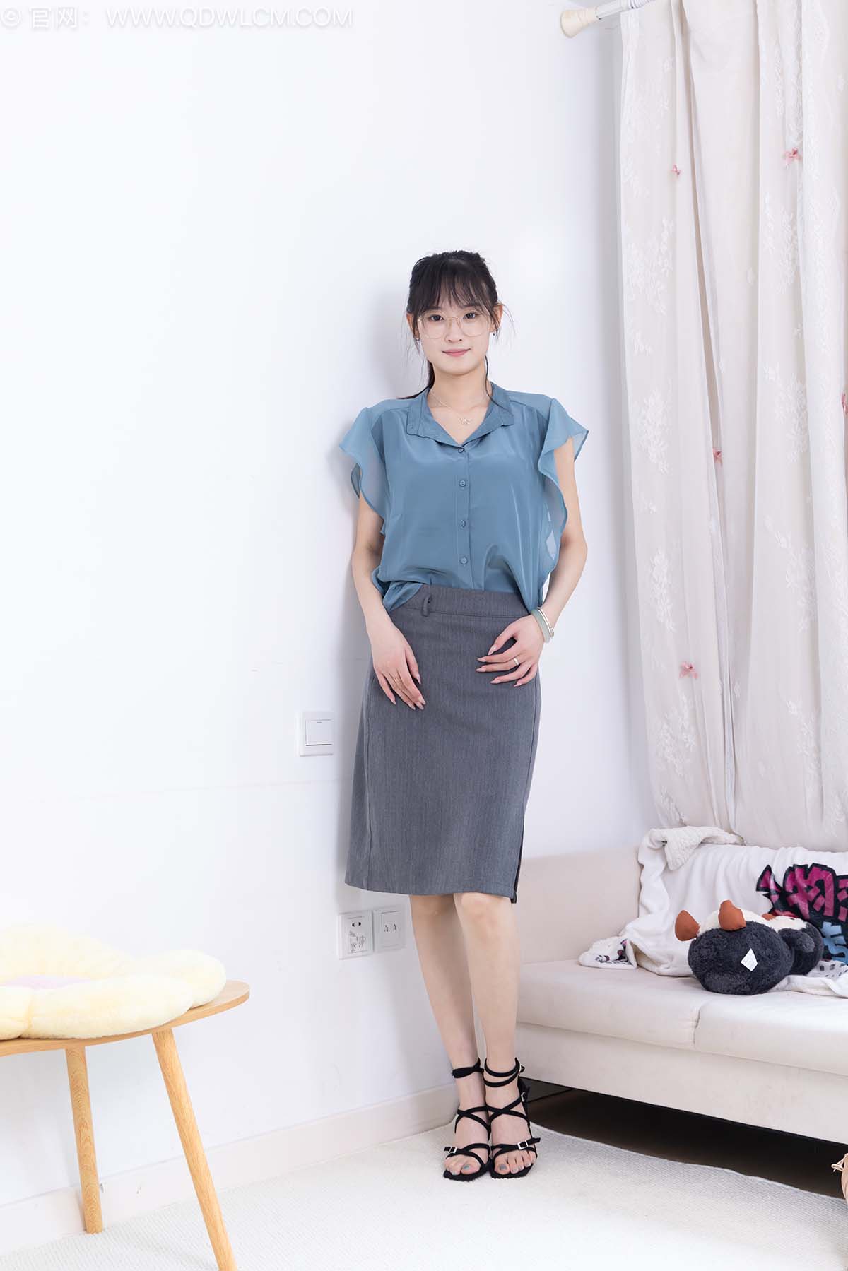 物恋传媒 NO.2725 山奈-高跟凉鞋、薄肉丝、裸足 WLCM物恋传媒-第1张